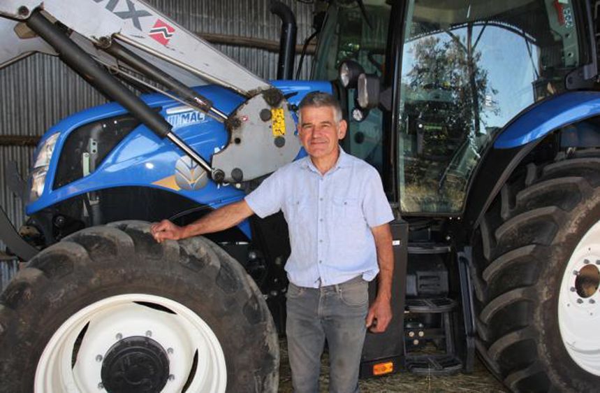 Didier Lardeux apprécie le confort de ce tracteur qu’il utilise au champ, sur la route et à la ferme. © Denis Lehé. Didier Lardeux apprécie le confort de ce tracteur qu’il utilise au champ, sur la route et à la ferme. © Denis Lehé.
